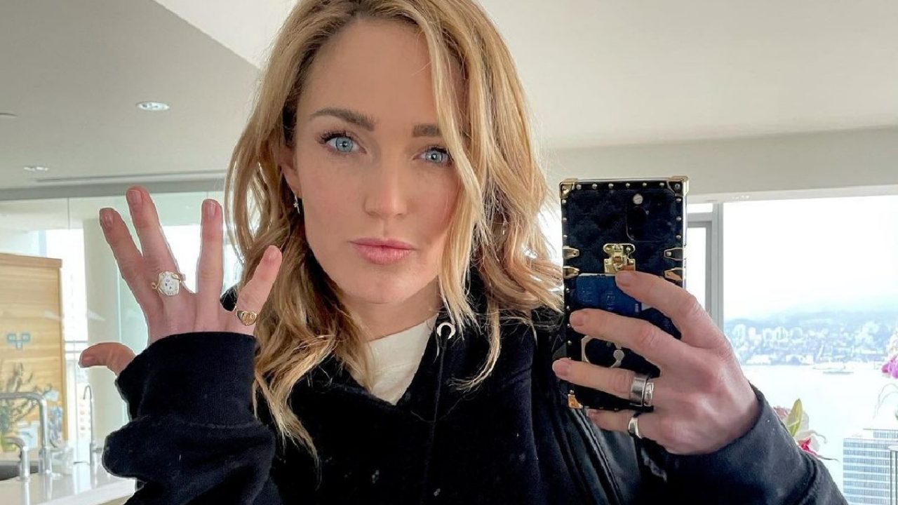 Caity Lotz Announces Legends Of Tomorrow Season 6 Has Been Wrapped Up The Red Carpet